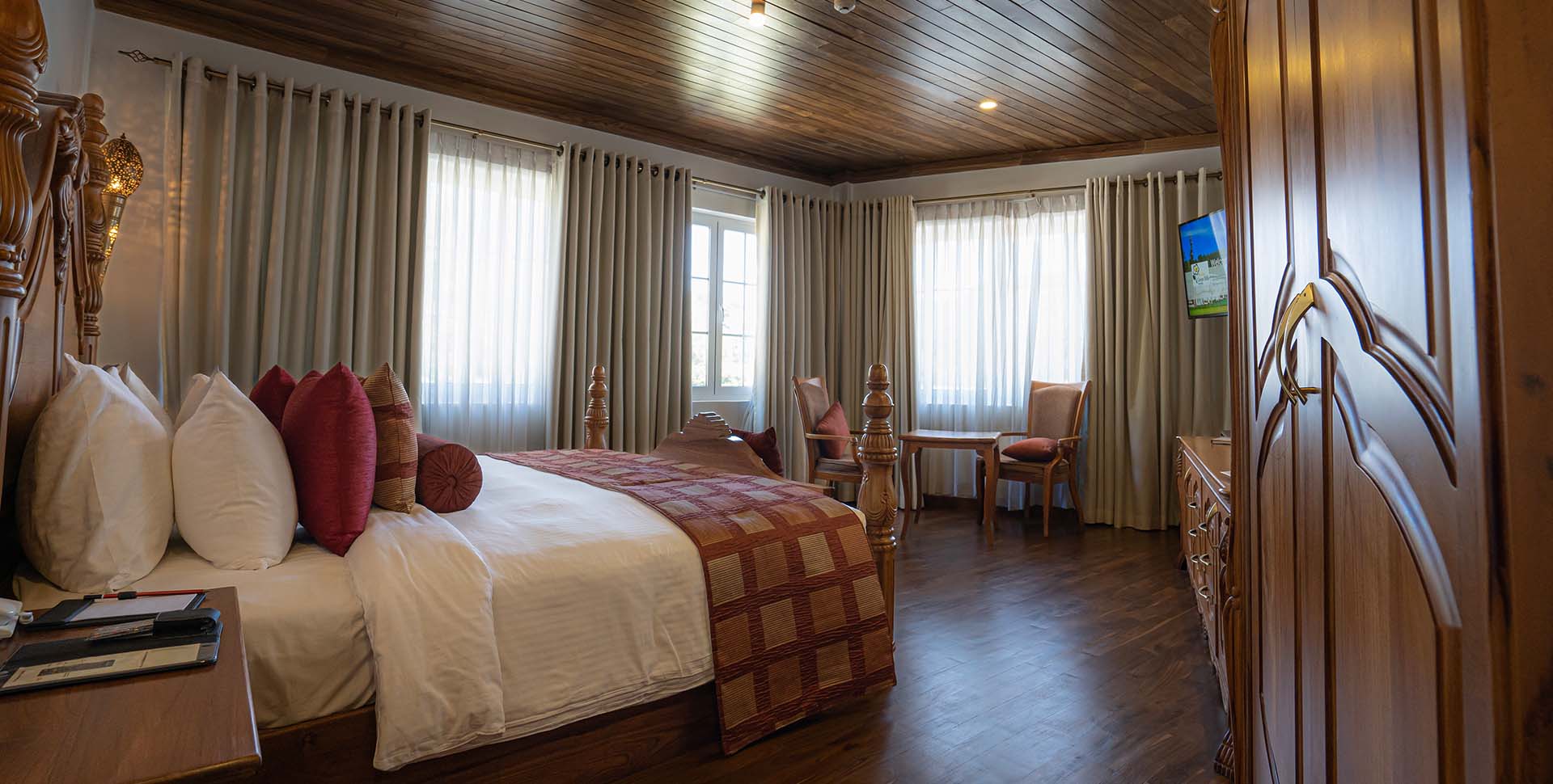 THE CEYLON HILL ESCAPE